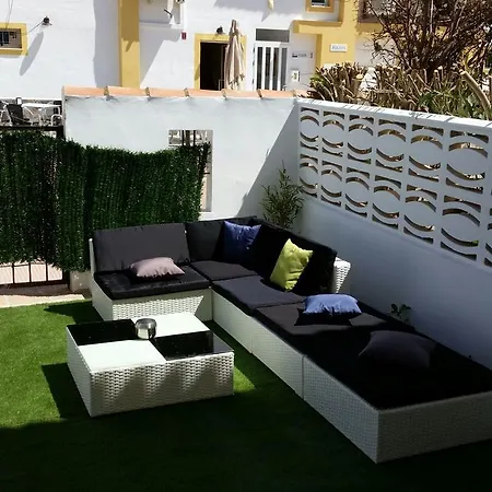 Familiar Junto A La Playa De San Fernando -